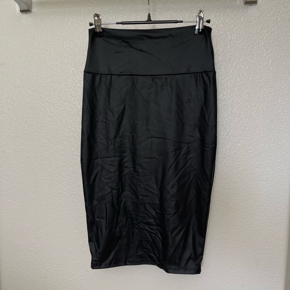 Black Body Con Pencil Midi Skirt in size Small